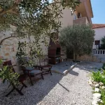 Appartamento Geraeumige Mit Meerblick By Interhome