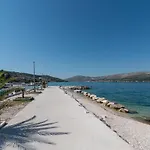 Appartamento Geraeumige Mit Meerblick By Interhome