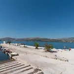 Appartamento Geraeumige Mit Meerblick By Interhome Traù