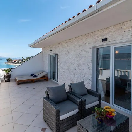 Geraeumige Mit Meerblick By Interhome * Τρογκίρ