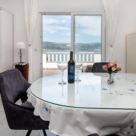 Geraeumige Mit Meerblick By Interhome *