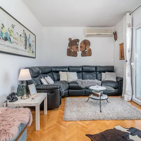Geraeumige Mit Meerblick By Interhome Апартаменти Трогір