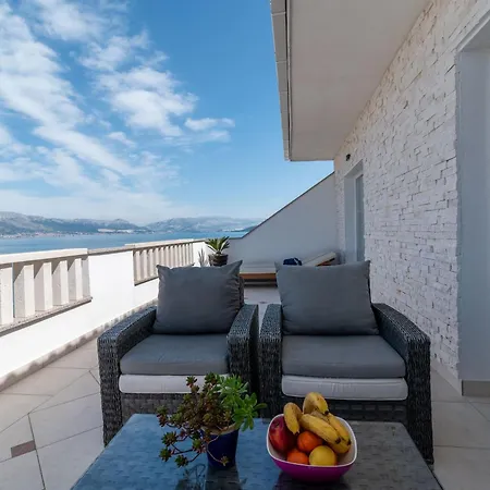 Geraeumige Mit Meerblick By Interhome Апартаменти