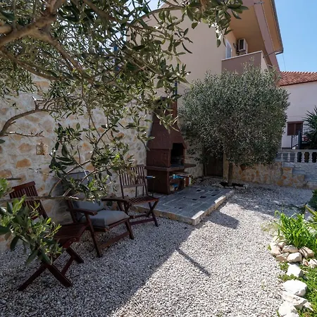 Апартаменти Geraeumige Mit Meerblick By Interhome