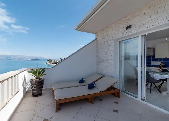Geraeumige Mit Meerblick By Interhome