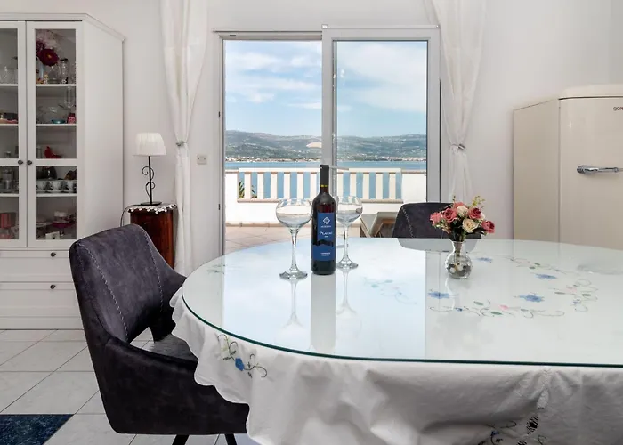 Geraeumige Mit Meerblick By Interhome *