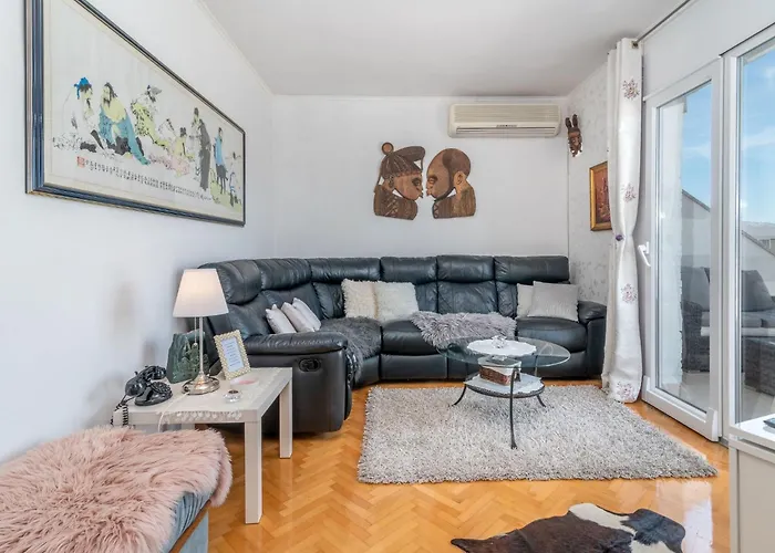 Geraeumige Mit Meerblick By Interhome Lägenhet Trogir