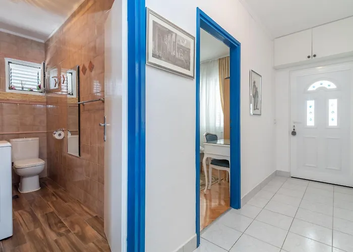 Lägenhet Geraeumige Mit Meerblick By Interhome Trogir