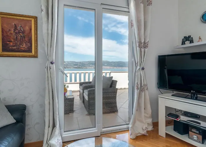 Lägenhet Geraeumige Mit Meerblick By Interhome Trogir
