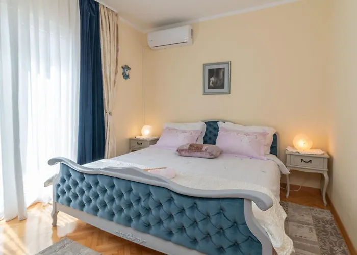 Geraeumige Mit Meerblick By Interhome