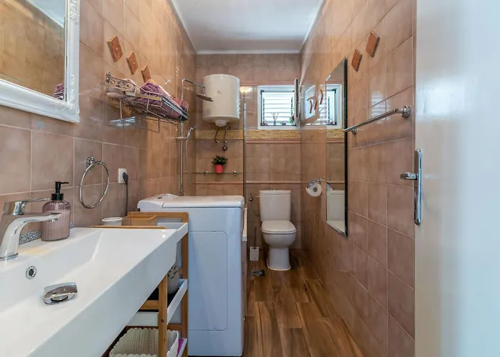 Geraeumige Mit Meerblick By Interhome *