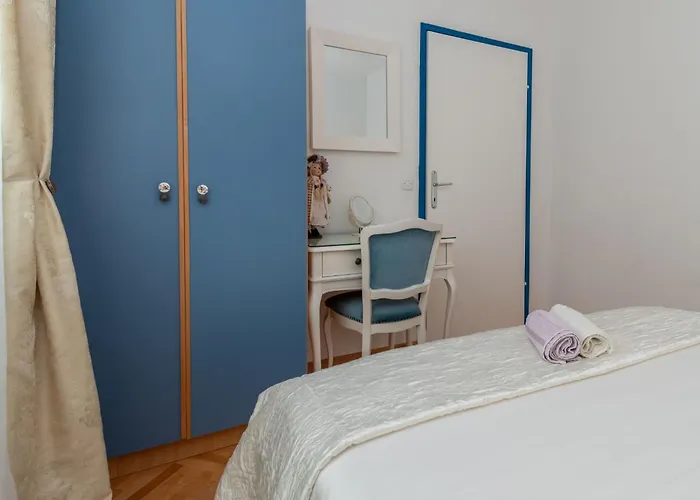 Geraeumige Mit Meerblick By Interhome *