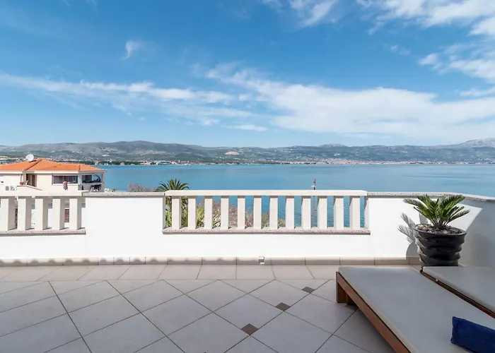 Geraeumige Mit Meerblick By Interhome *