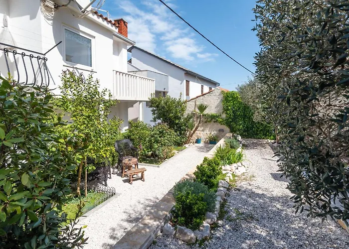 Geraeumige Mit Meerblick By Interhome Lägenhet Trogir