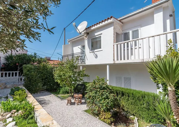 Lägenhet Geraeumige Mit Meerblick By Interhome Trogir