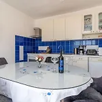 Geraeumige Mit Meerblick By Interhome Apartman *