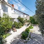 Geraeumige Mit Meerblick By Interhome Apartman Trogir