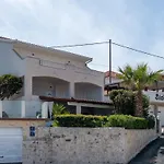 Apartman Geraeumige Mit Meerblick By Interhome Trogir