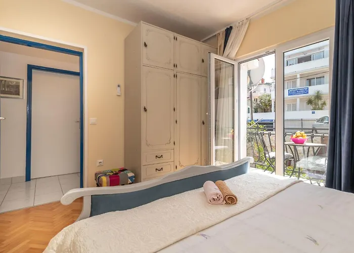 Geraeumige Mit Meerblick By Interhome