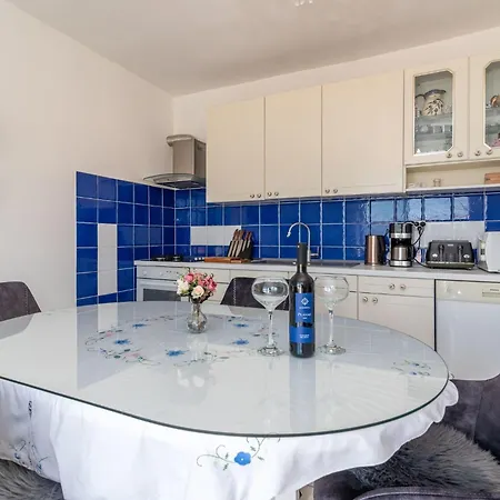 Geraeumige Mit Meerblick By Interhome Lejlighed *